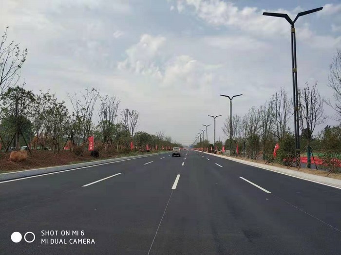 新二十四大街，雙向八行道標(biāo)線(xiàn)施工